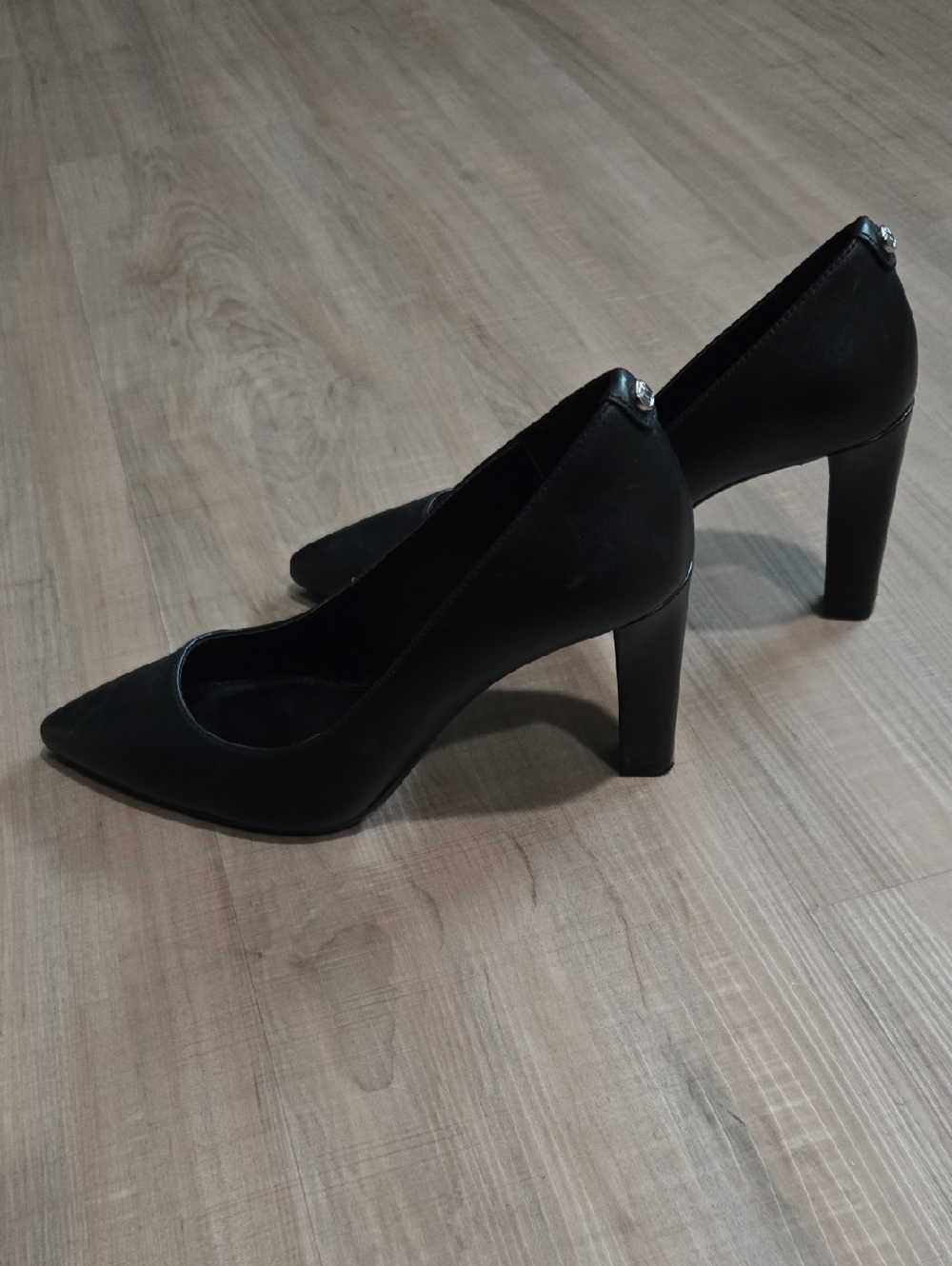 Michael Kors Black Pointed-Toe Mid Heel Pumps